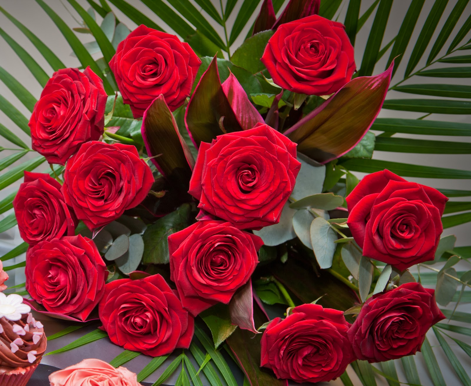 Какие цветы подарить женщине на 70 летний юбилей фото